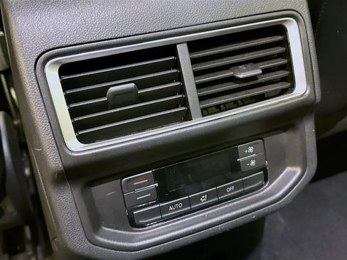 Used 2025 Volkswagen Atlas SE image 26