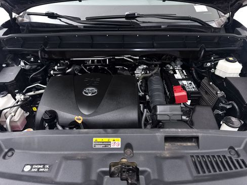Used 2022 Toyota Highlander XLE FWD image 9