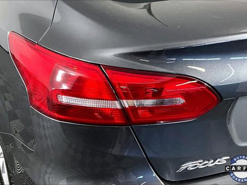 Used 2016 Ford Focus SE w/ SE Power Seat Package image 23