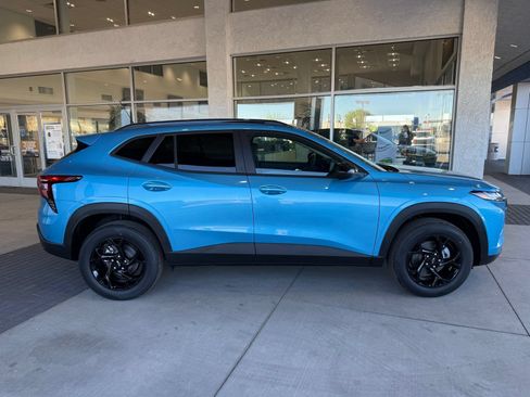 New 2026 Chevrolet Trax LT w/ Midnight Edition FWD image 4