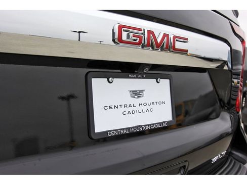 Used 2023 GMC Yukon XL SLT image 30