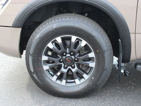 Used 2021 Nissan Titan PRO-4X w/ Pro-4x Convenience Package AWD/4WD image 12