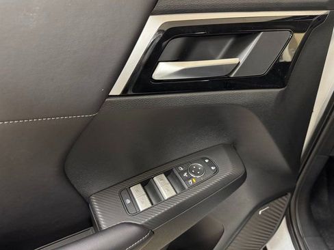 New 2026 Mitsubishi Outlander SE image 7