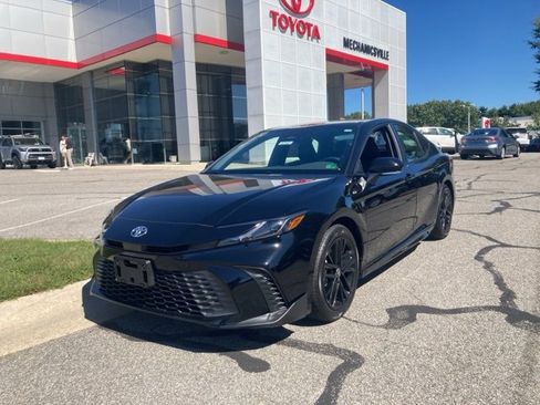 New 2025 Toyota Camry SE image 1