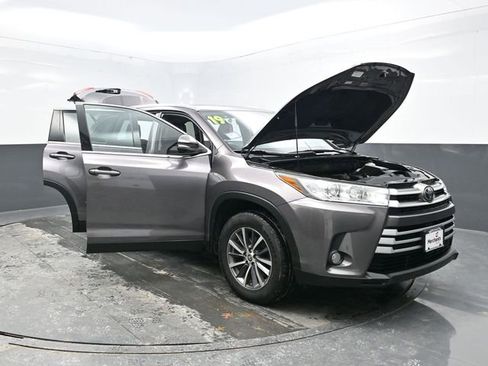 Used 2019 Toyota Highlander XLE image 36