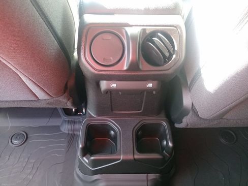 Used 2024 Jeep Wrangler Unlimited Sport AWD/4WD image 16