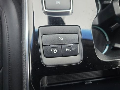 Used 2020 Ford Edge Titanium w/ Equipment Group 301A image 28