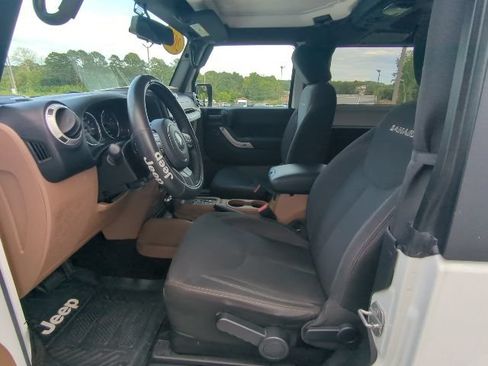 Used 2016 Jeep Wrangler Sahara w/ Connectivity Group AWD/4WD image 12