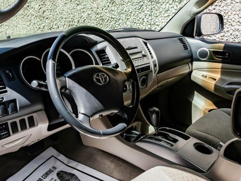 Used 2008 Toyota Tacoma PreRunner image 2