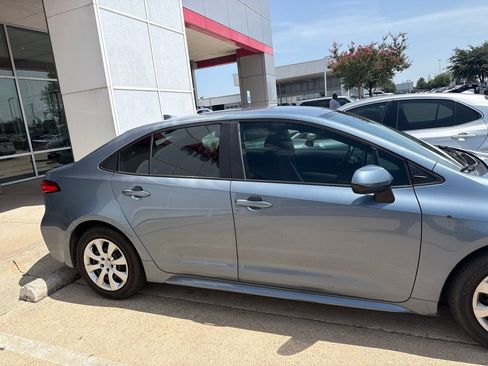 Used 2020 Toyota Corolla LE FWD image 3