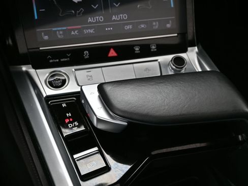 Used 2024 Audi Q8 e-tron Premium Plus w/ Premium Plus Package AWD/4WD image 29