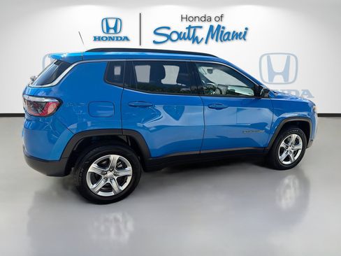 Used 2023 Jeep Compass Latitude w/ Sun and Sound Group AWD/4WD image 8