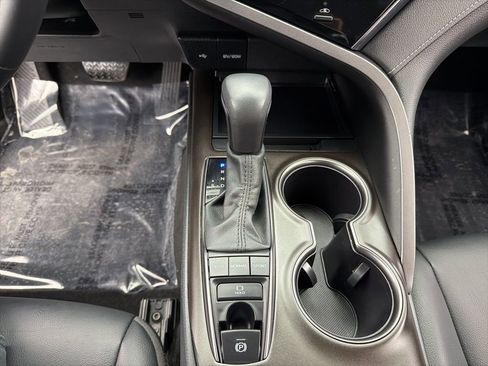 Used 2024 Toyota Camry SE w/ Convenience Package image 15