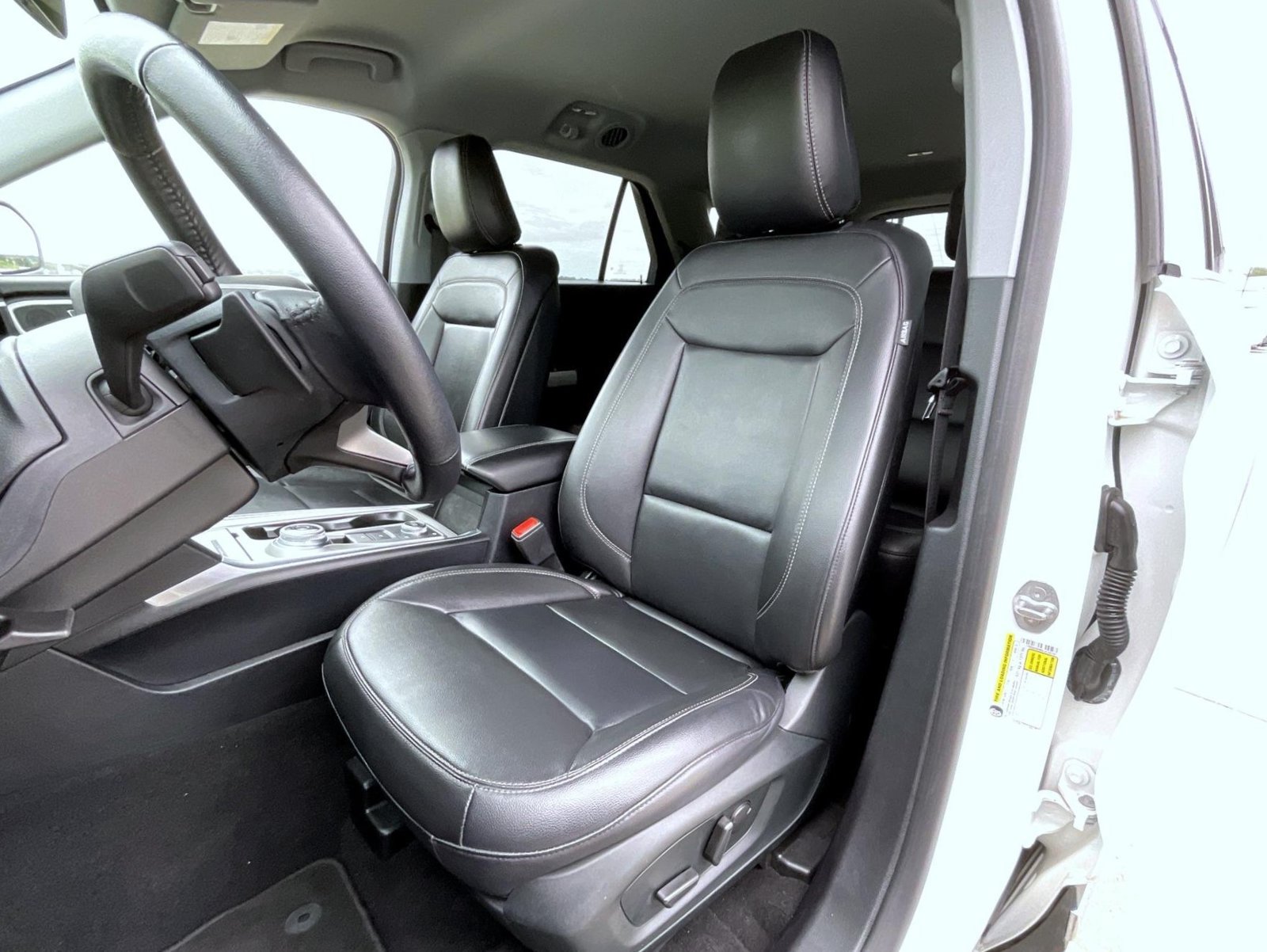 Used 2020 Ford Explorer XLT w/ Equipment Group 202A AWD/4WD image 10