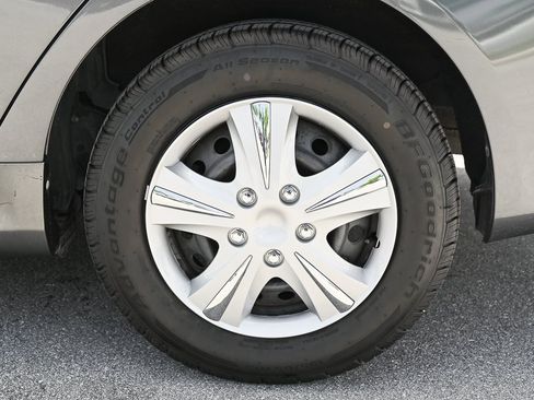 Used 2010 Toyota Corolla LE image 6