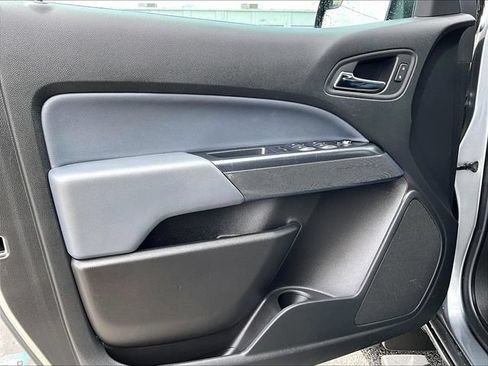 Used 2022 Chevrolet Colorado Z71 AWD/4WD image 9