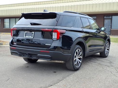 Used 2025 Ford Explorer ST-Line AWD/4WD image 5