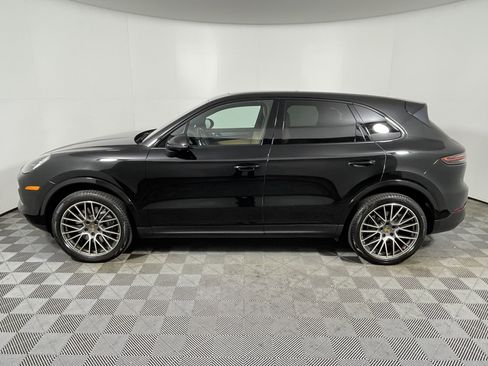 Used 2023 Porsche Cayenne Platinum Edition image 2