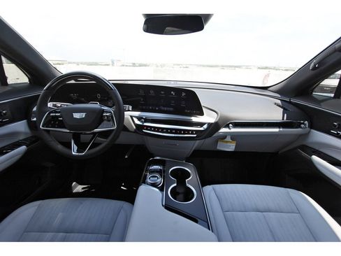 New 2026 Cadillac Lyriq Luxury AWD/4WD image 9