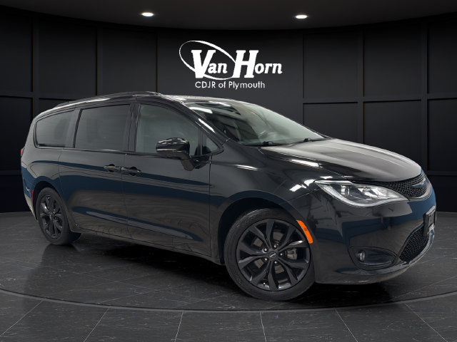 Used 2020 Chrysler Pacifica Limited FWD image 1