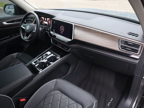 Used 2024 Volkswagen Atlas SEL Premium R-Line image 56