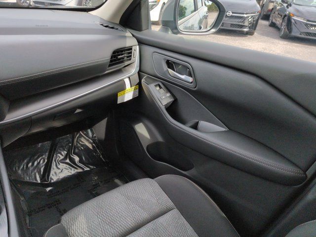 Certified 2026 Nissan Rogue SV FWD image 17