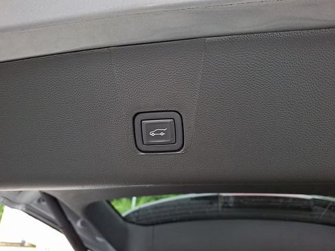 Used 2023 Chevrolet Traverse LT FWD image 25