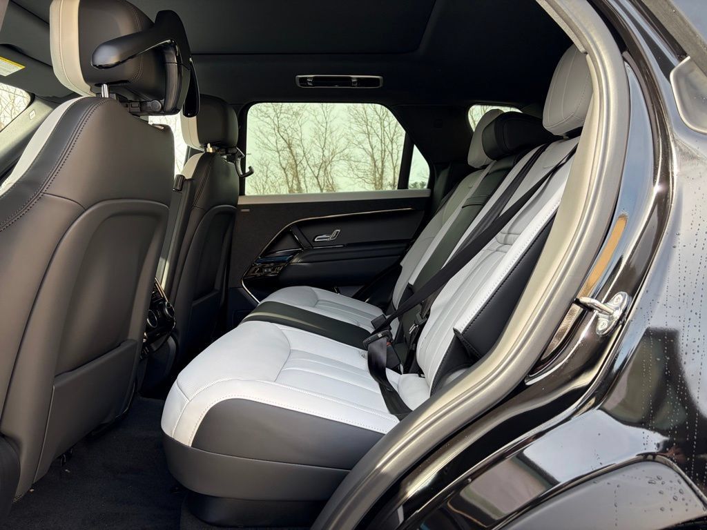 New 2026 Land Rover Range Rover Sport Dynamic SE AWD/4WD image 13