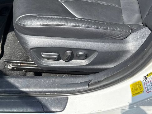 Used 2022 Toyota Avalon XLE FWD image 12