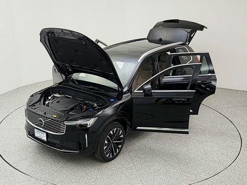 New 2026 Volvo XC90 B6 Plus w/ Protection Package image 42