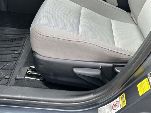 Used 2016 Toyota Corolla LE image 19