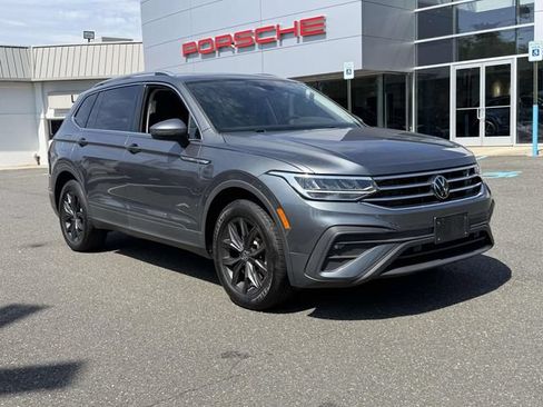 Used 2024 Volkswagen Tiguan SE AWD/4WD image 3