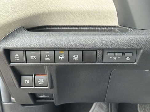 Used 2024 Toyota Sienna Platinum image 17
