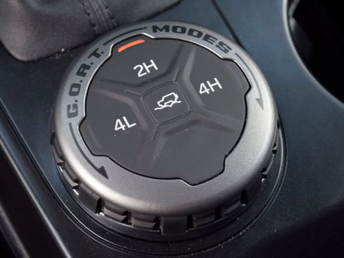 Used 2025 Ford Bronco Outer Banks AWD/4WD image 11
