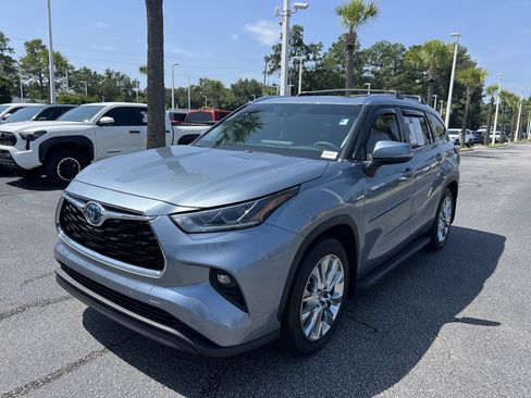 Used 2023 Toyota Highlander Limited FWD image 5