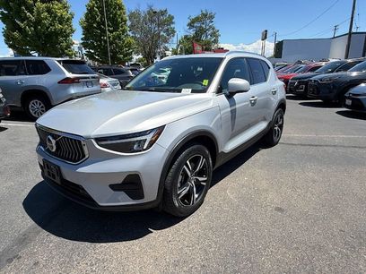 Used 2024 Volvo XC40 B5 Core