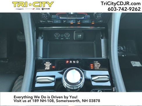 New 2025 Jeep Grand Cherokee Summit image 17