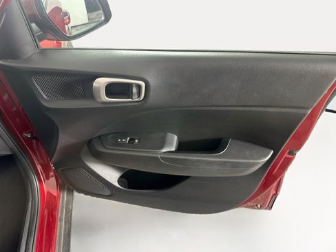 Used 2025 Hyundai Venue SEL FWD image 31