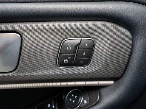 Used 2025 Ford Explorer ST AWD/4WD image 14