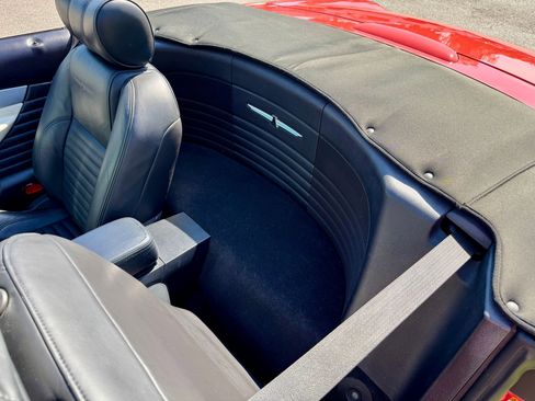 Used 2003 Ford Thunderbird image 37