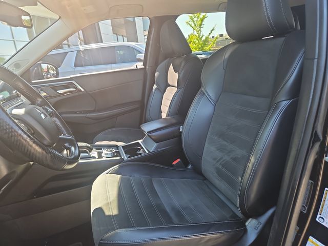 Used 2024 Mitsubishi Outlander SE Black Edition AWD/4WD image 16