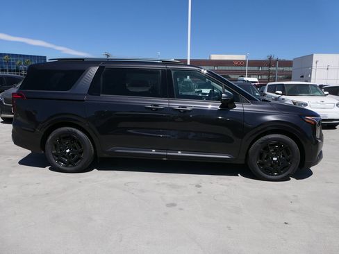 New 2025 Kia Carnival SX Prestige image 2