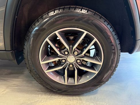 Used 2017 Jeep Grand Cherokee Limited AWD/4WD image 23