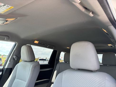 Used 2018 Toyota Highlander LE AWD/4WD image 19