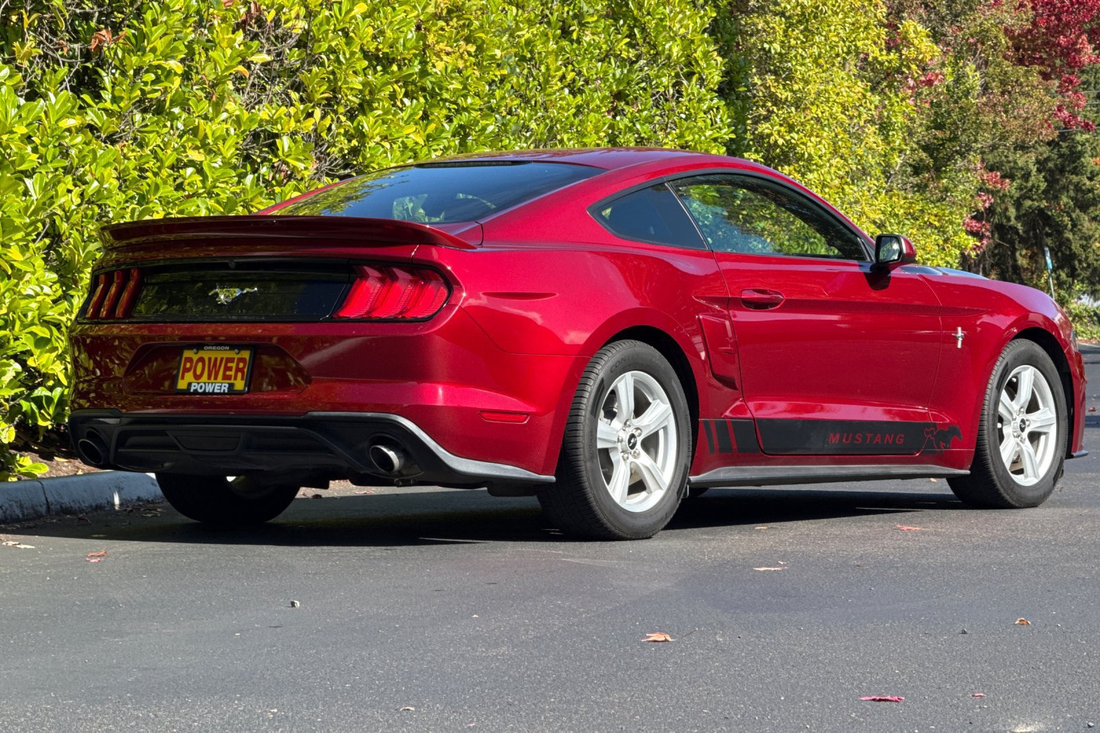 Used 2018 Ford Mustang Coupe RWD image 4
