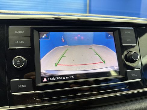 Used 2022 Volkswagen Taos S image 19