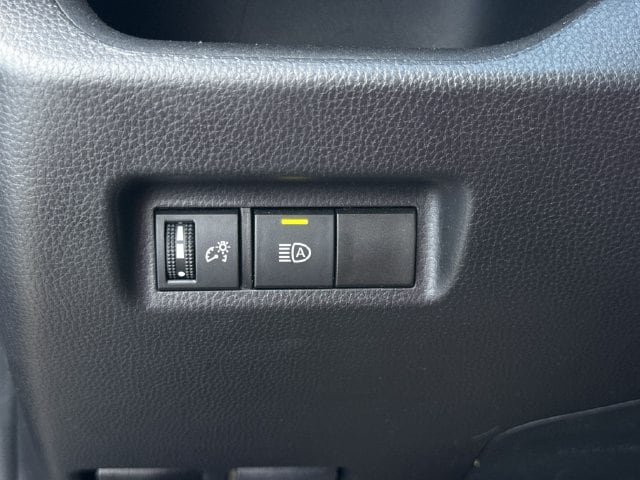 Used 2025 Toyota RAV4 XLE FWD image 24