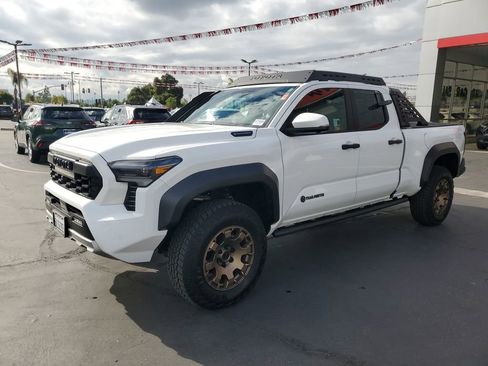 Used 2025 Toyota Tacoma Trailhunter image 7