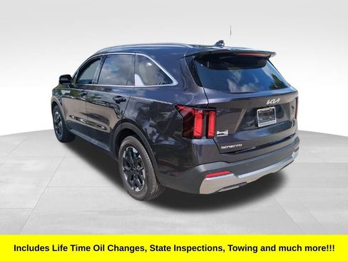 Certified 2025 Kia Sorento S FWD image 3