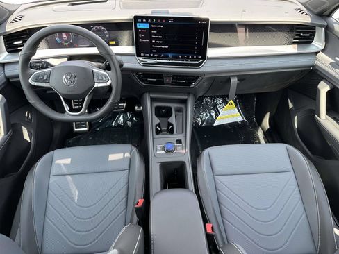 New 2026 Volkswagen Tiguan SE R-Line FWD image 11